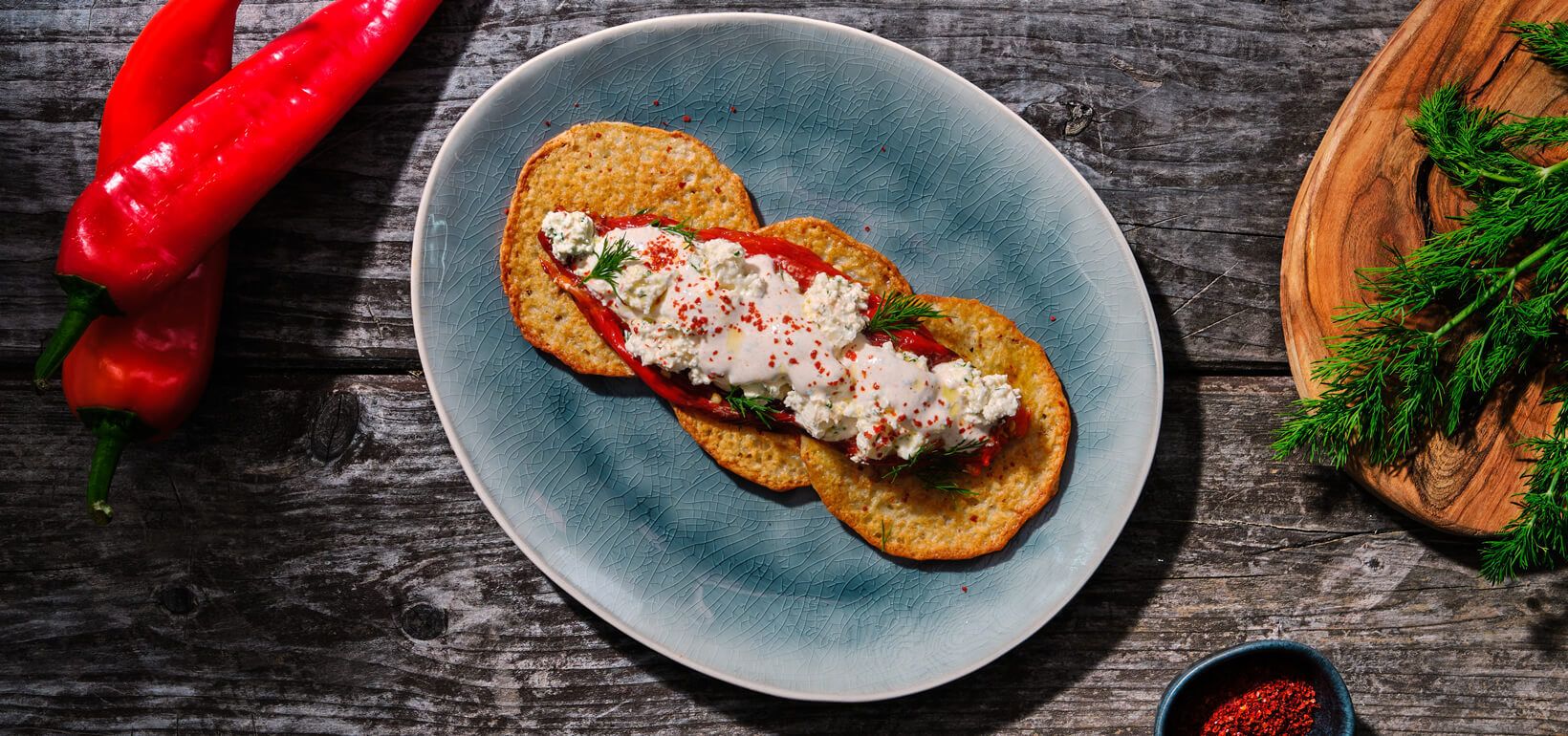 AVIKO PANCAKE з фаршированим червоним перцем на грилі з фетою та вершковим соусом