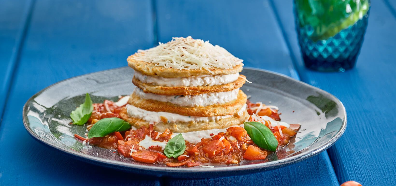 AVIKO PANCAKE Картопляний торт з дерунів, сирний мус, томатно-часникова сальса