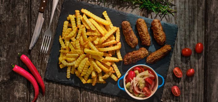 PRZEPIS NA IDEALNY OBIAD - AVIKO ZIG ZAG, GRILLOWANE CEVAPY I WIOSENNA SAŁATKA 