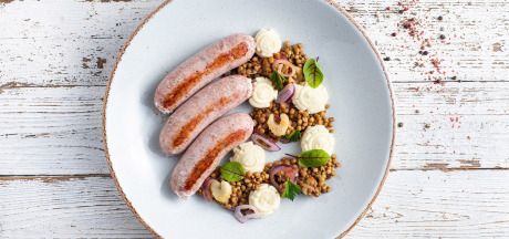 Сочевиця з сальсич’єю, тобто італійською білою ковбаскою, селерою, помідорами та пюре з молоком і маслом