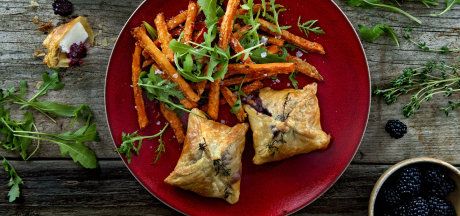 Французькі саше з ожиною, чебрецем і смаженого скибочками батату